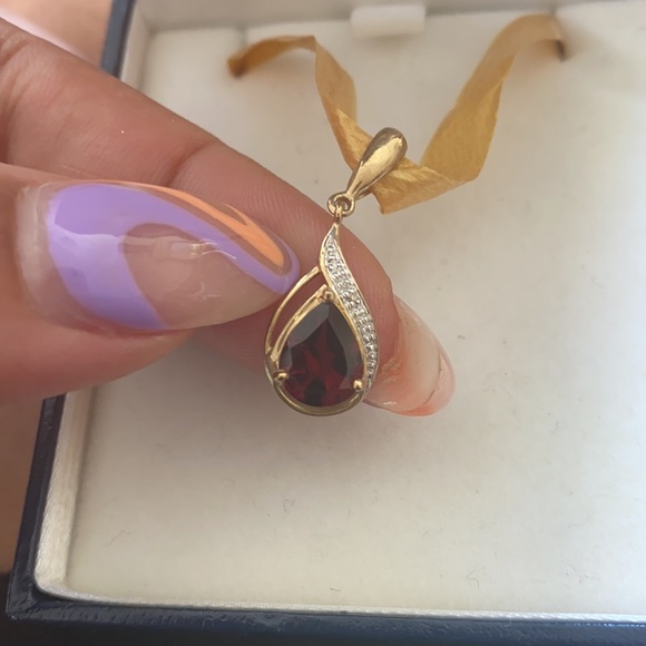 Proud Jewellers 9ct Garnet Pendent - Picture 3 of 3